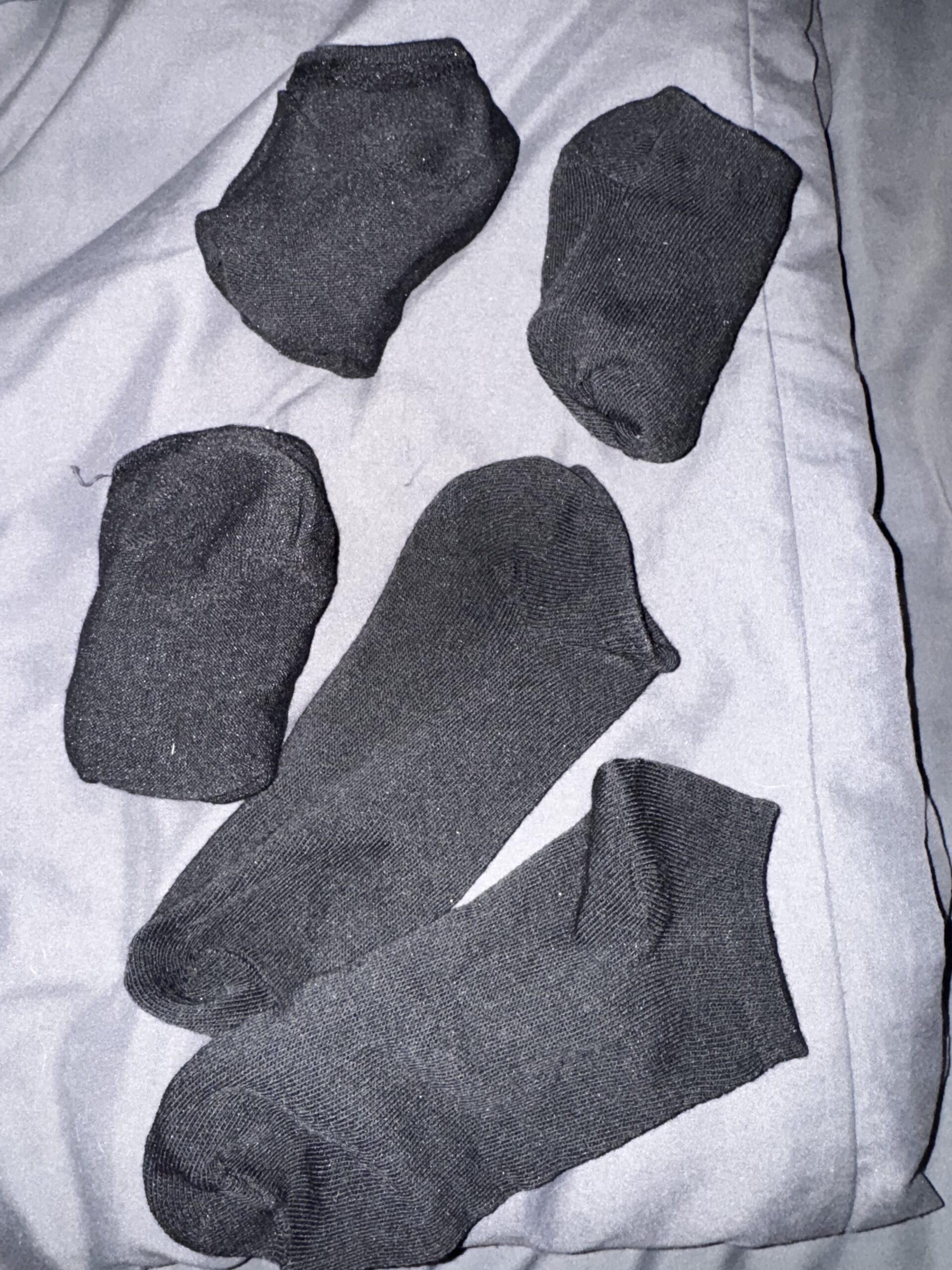 black-simple-snaker-socks-worn-by-nele-for-one-day